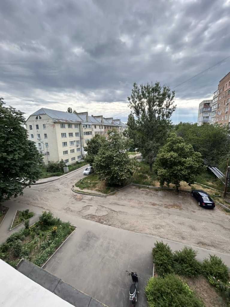 Кімната із зручностями, ЖБІ, 14 м², 4/5 поверх, з меблями та технікою