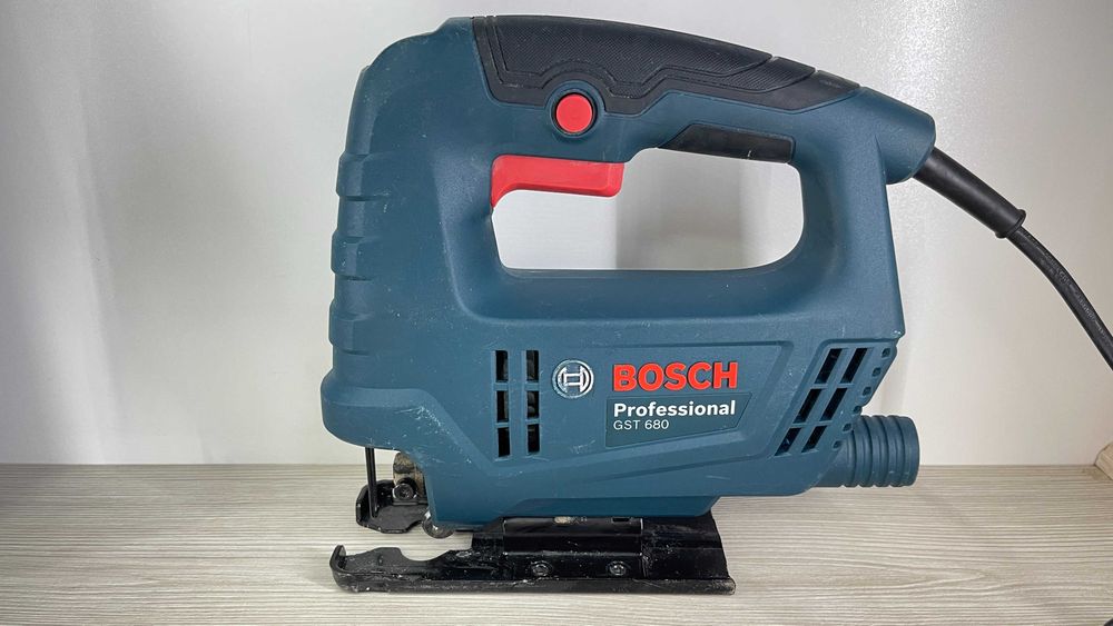 Wyrzynarka BOSCH GST 680 500W