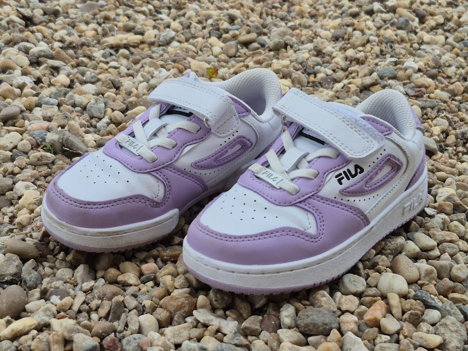Varios tipos de sapatos para Criança