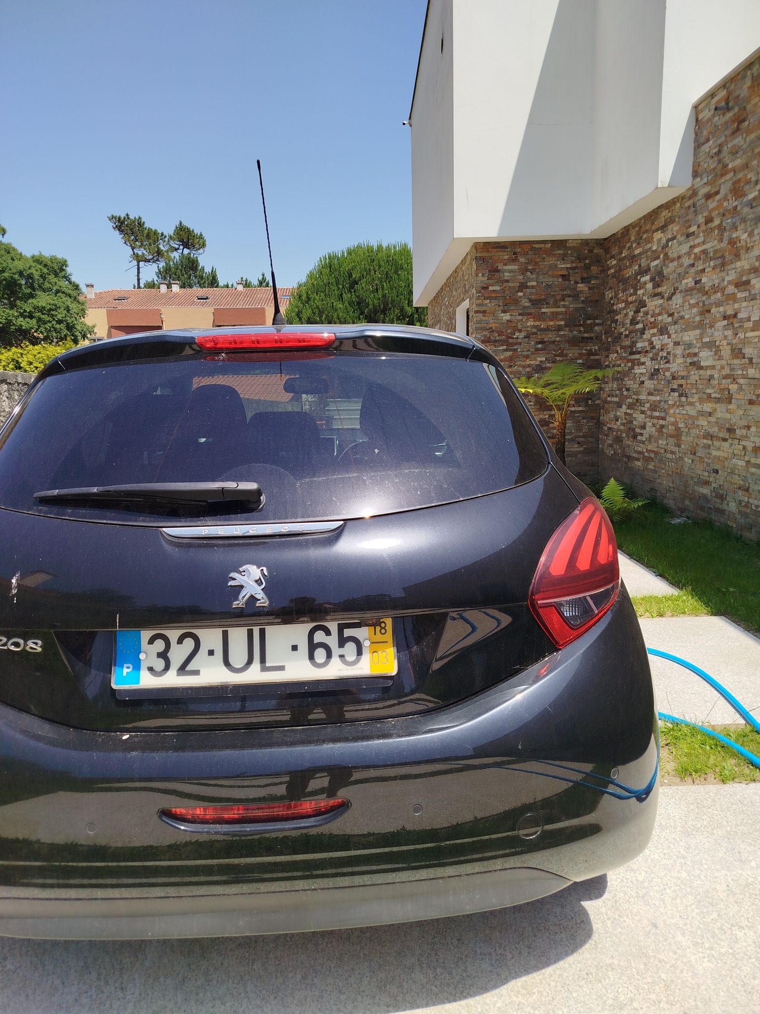 Peugeot  208 como novo
