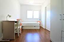Quarto próximo a Escola de Enfermagem e FEUC