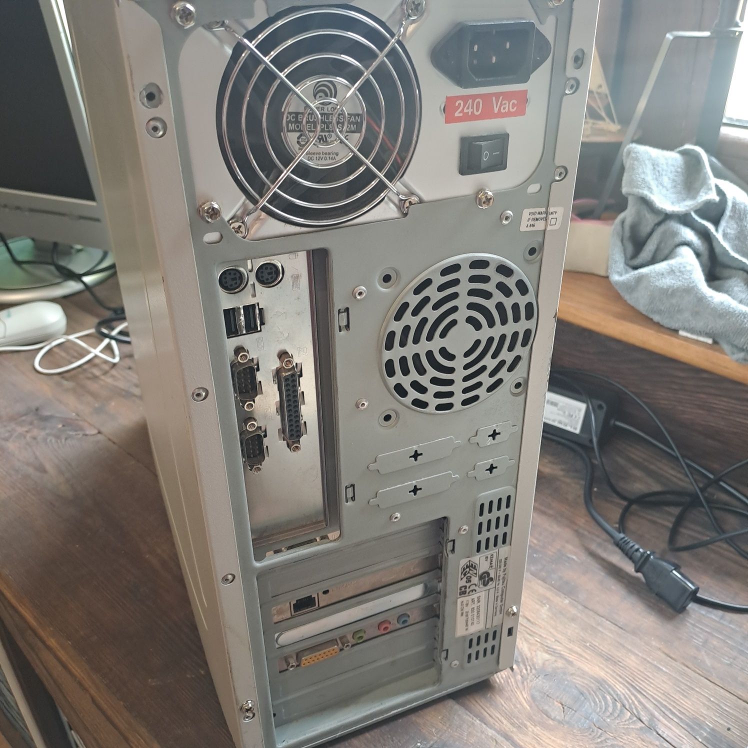 Retro Komputer stacjonarny PC Pentium 2