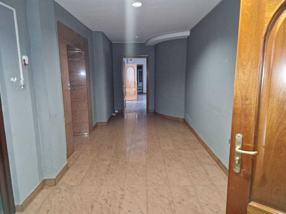 Здам в оренду офісне приміщення 240 м2 (весь поверх) Зелена 238 (ДБК)