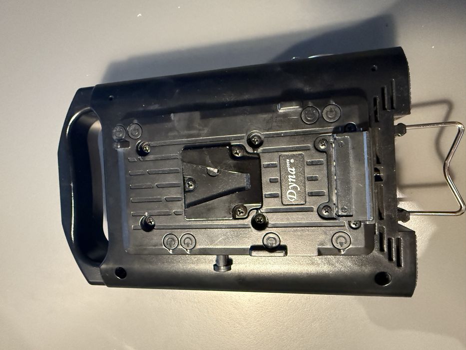 Dynacore D-2S – ładowarka do akumulatorów V-Mount – stan idealny
