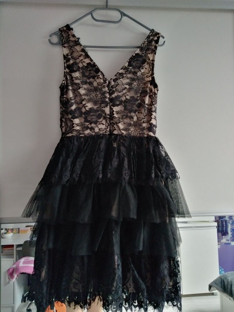 Elegancka sukienka z koronki
