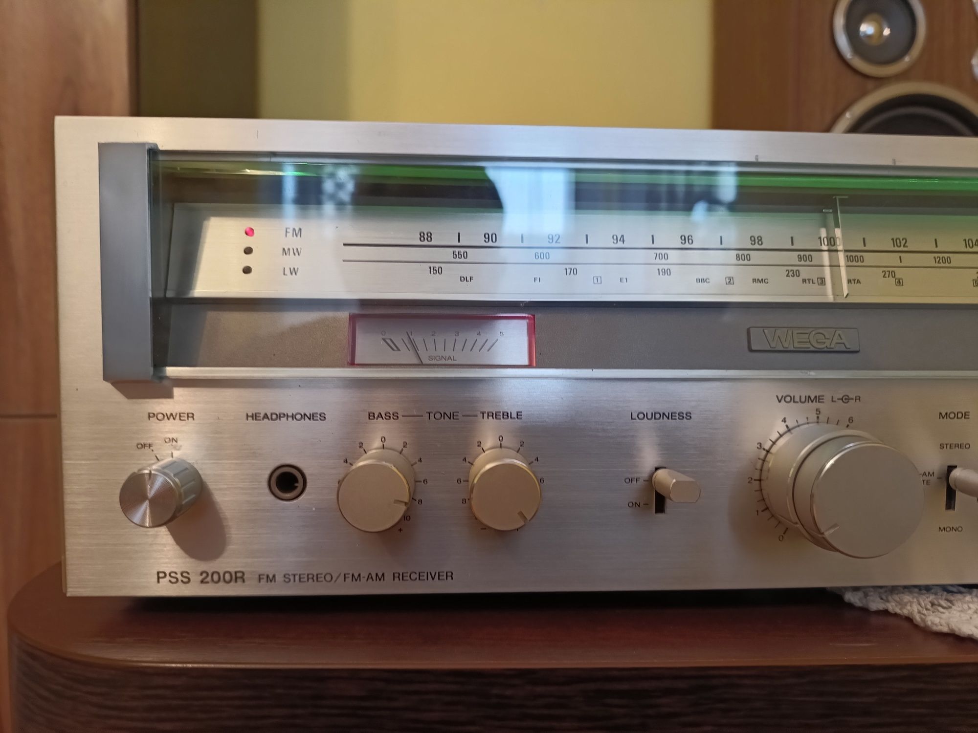 Amplituner vintage Sony Wega model PSS-200R