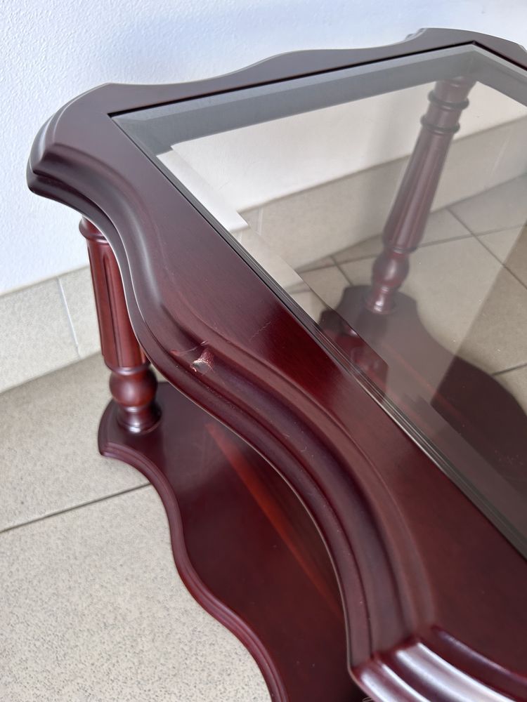 Mesa de centro com tampo em vidro