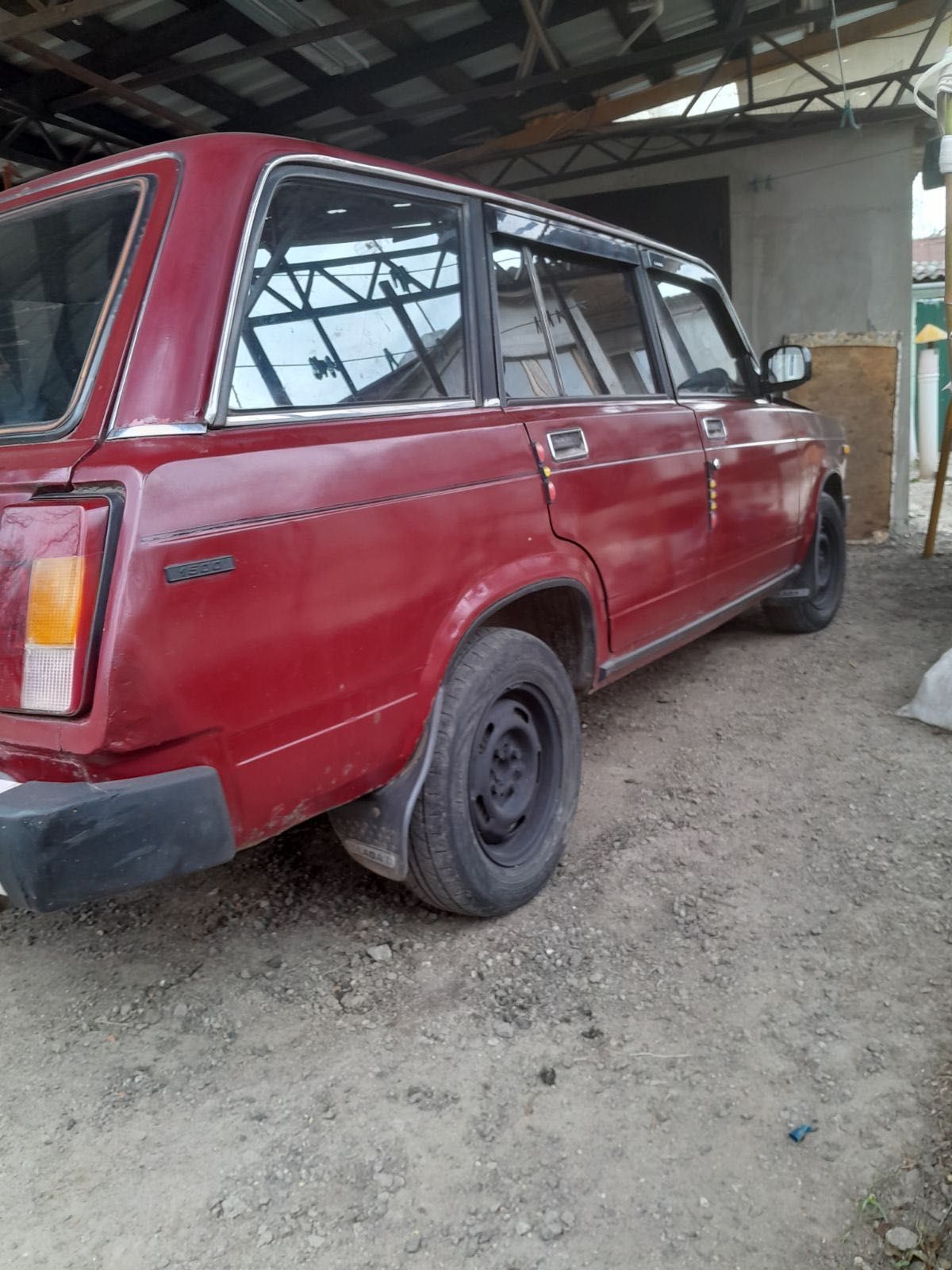 Автомобиль ВАЗ-2104