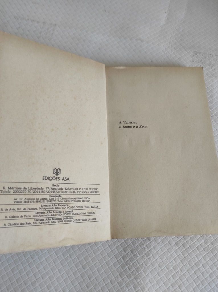 Livros triângulo jota