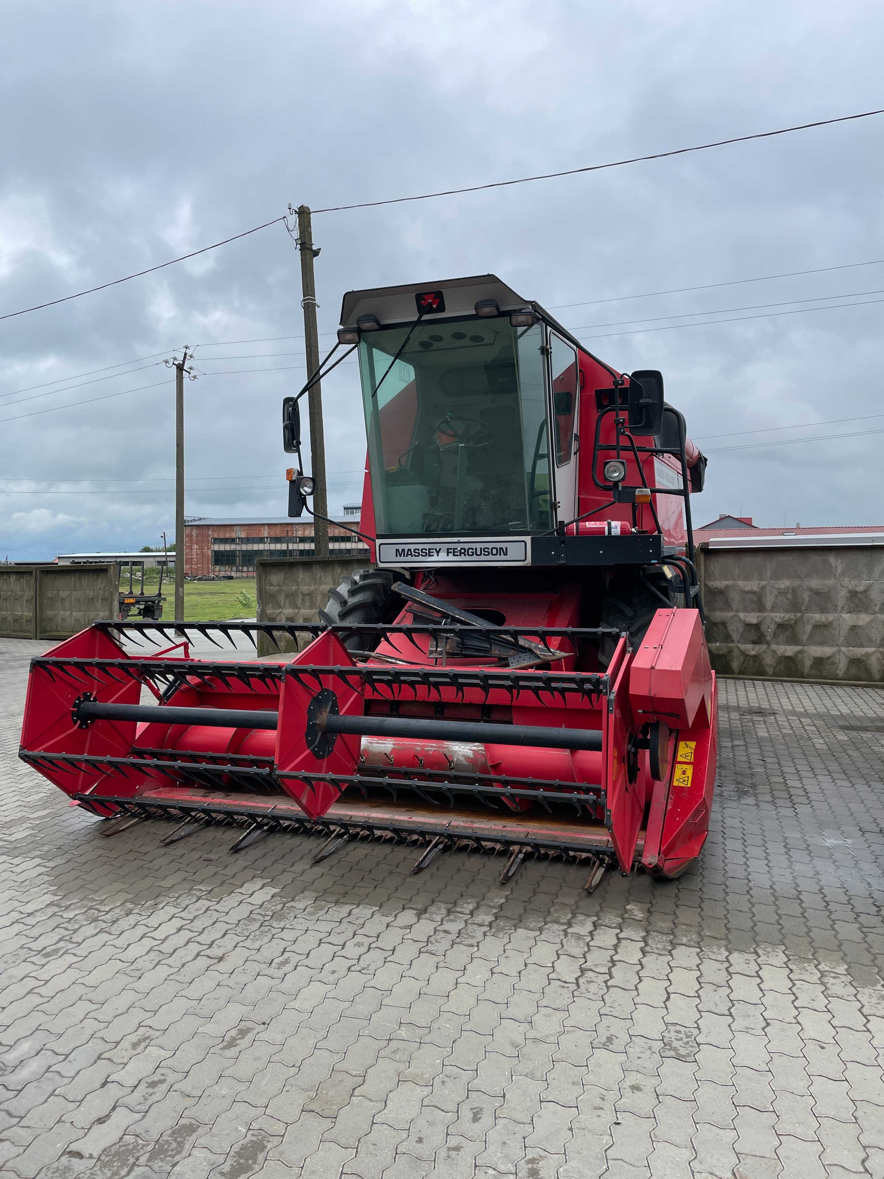 Комбайн Massey Ferguson 24