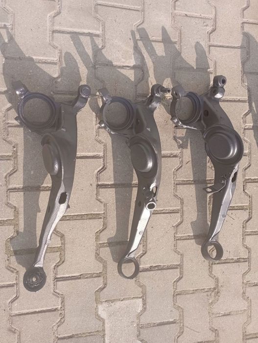 TOYOTA RAV4 I WAHACZ PRAWY TYŁ TYLNY