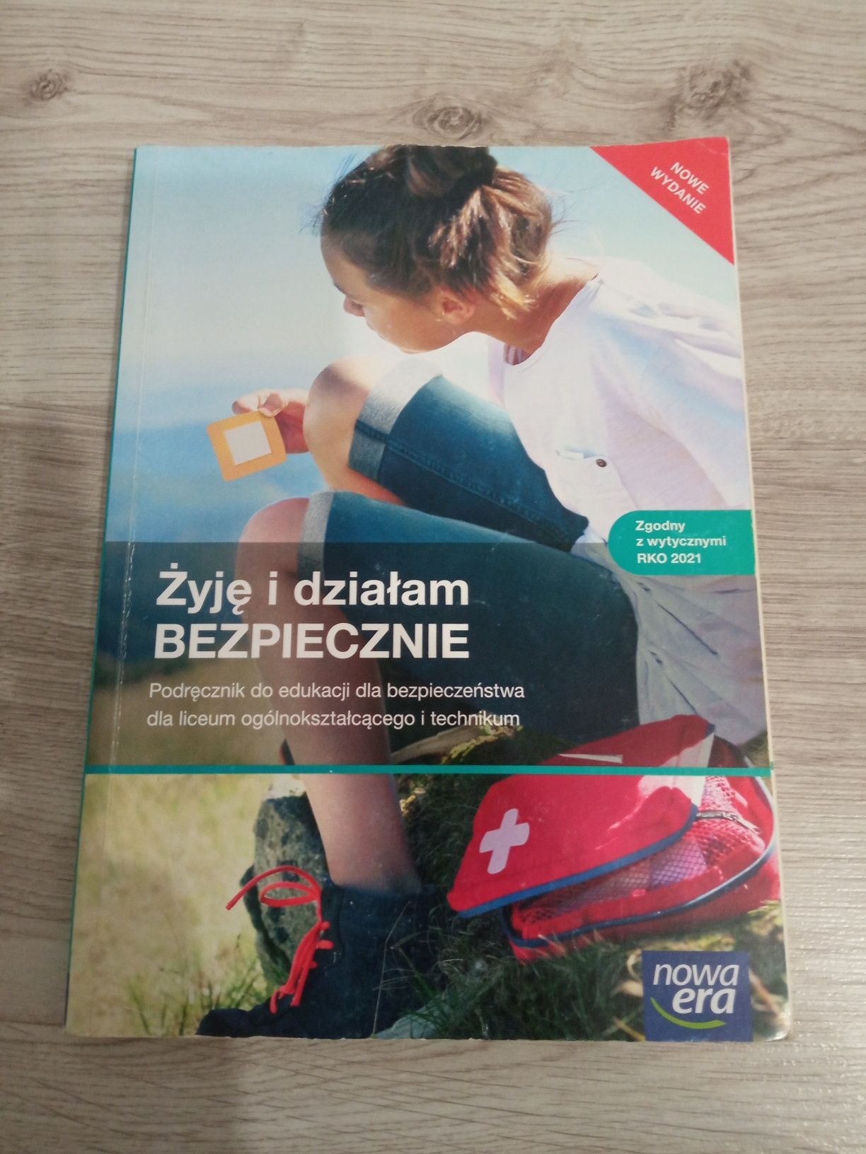 Podręcznik do edukacji dla bezpieczeństwa dla liceum i technikum