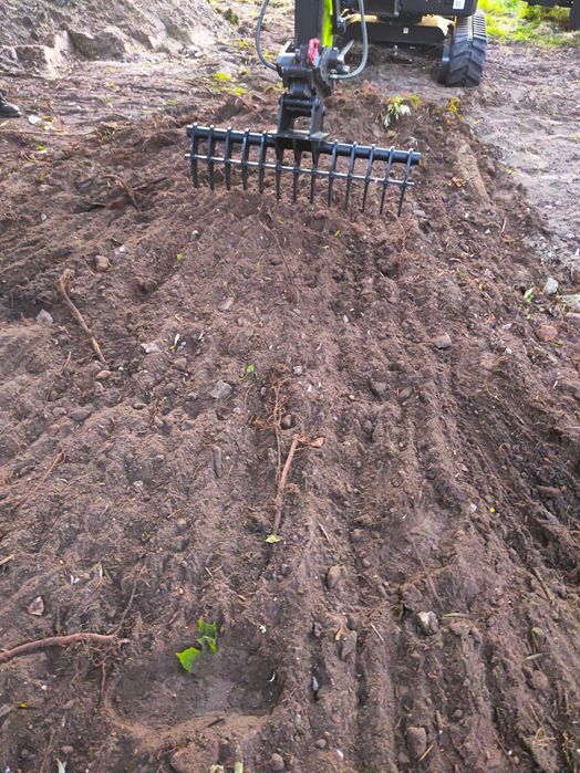 usługi minikoparką prace ziemne czyszczenie terenu ziemia rozbiórki