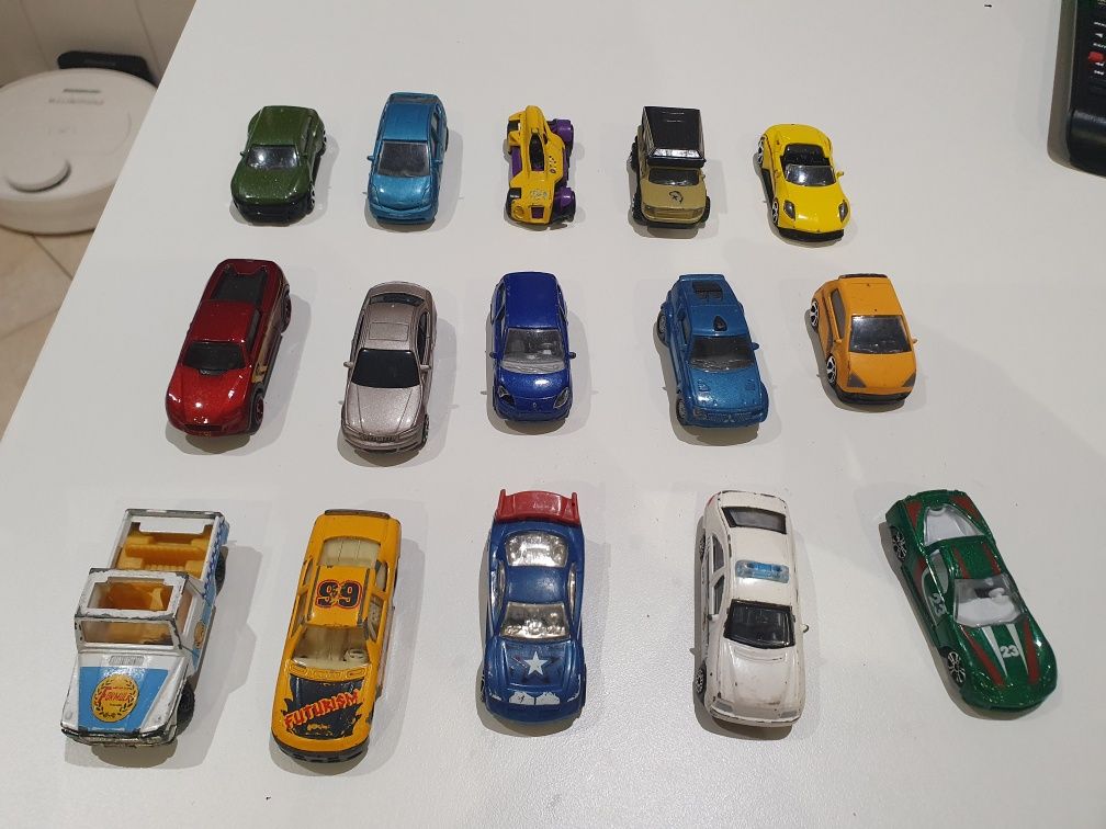 Carrinhos brincar tenho 53 miniaturas 1€