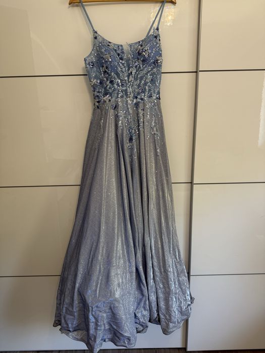 sukienka na studniówkę niebieska