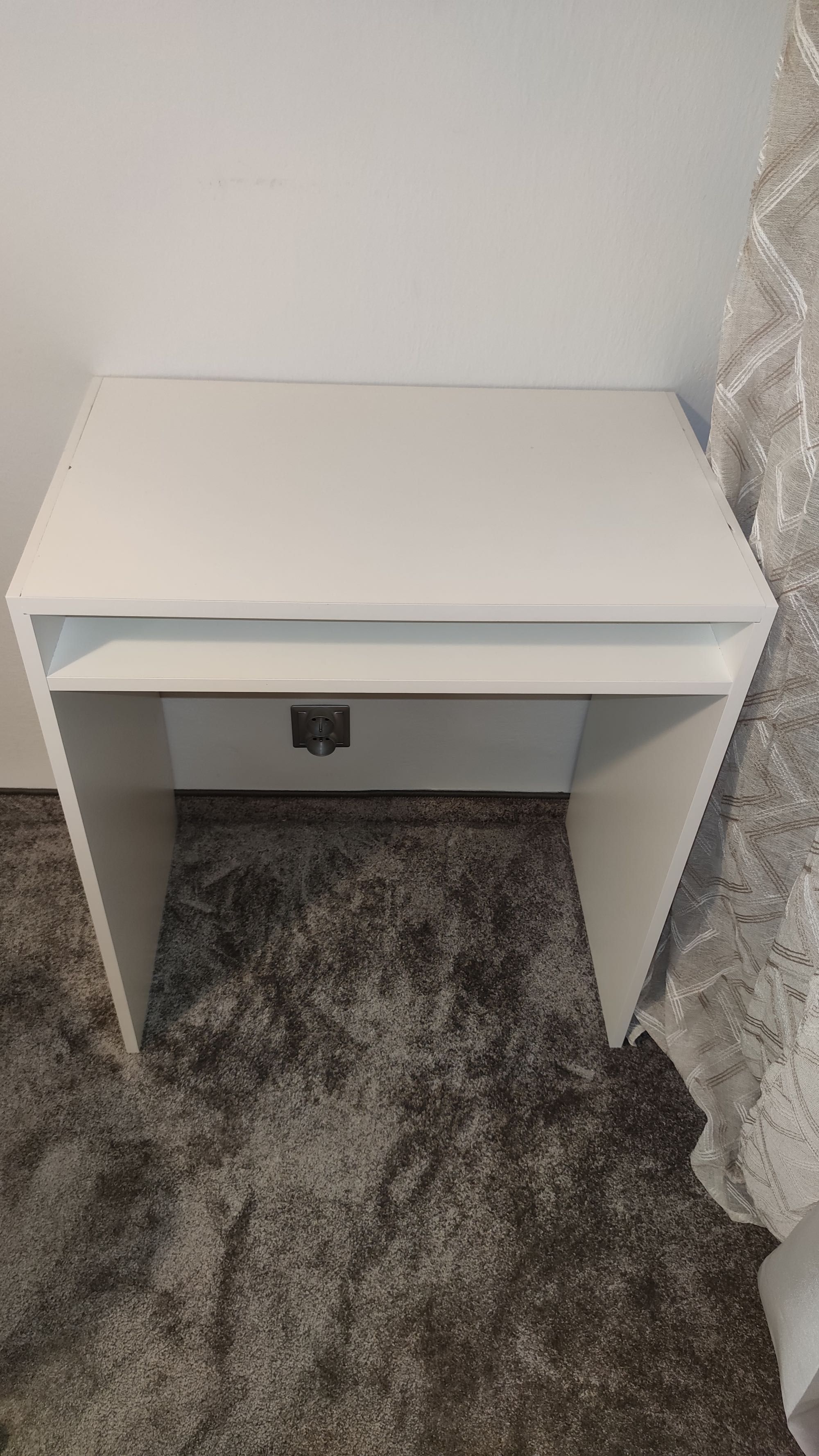 Biurko białe + krzesło(jak nowe)