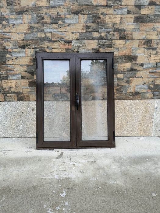 Porta e janelas de alumínio com portadas