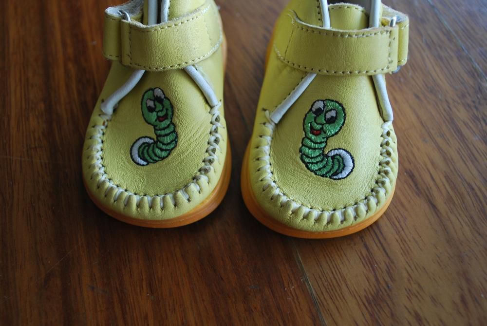 Sapatinhos Novos de Bébe/Criança marca By Katus Tamanho 17 - unisexo