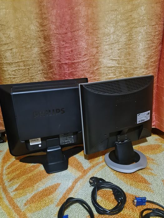 Пара мониторов 17 дюймов Samsung,  Philips