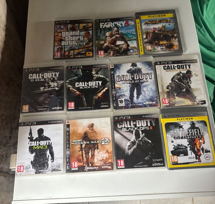Três ps3 com jogos