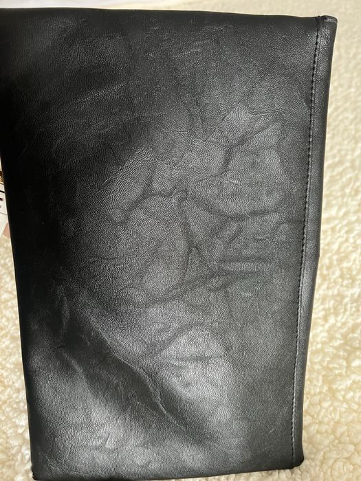 Czarna torebka kopertowka do ręki New Yorker 30x20 cm