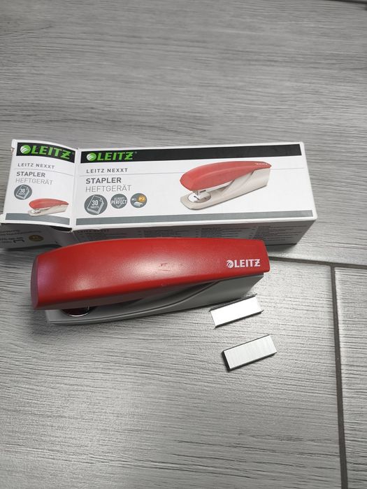 Zszywacz Leitz 5502 30-kartkowy Czerwony 24/6 26/6