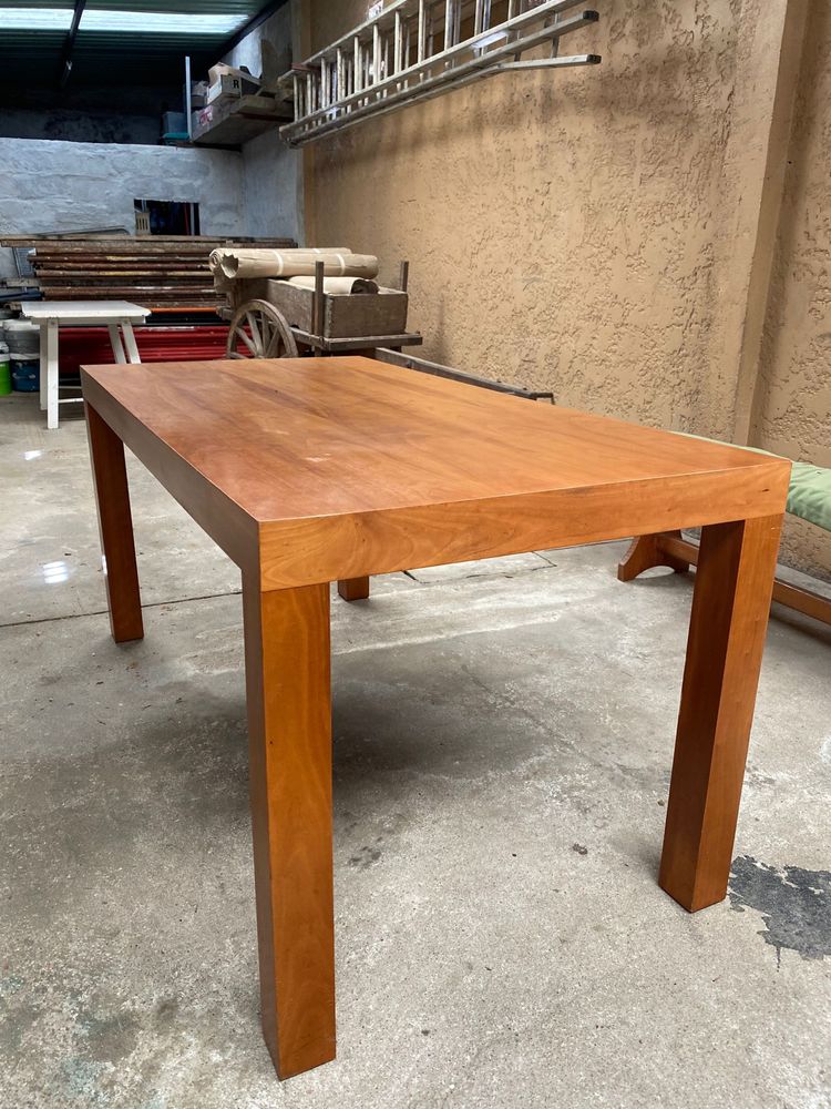 Mesa de madeira.
