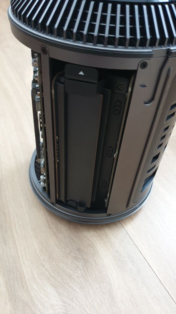 Mac Pro 6,1 2017r. (2013)