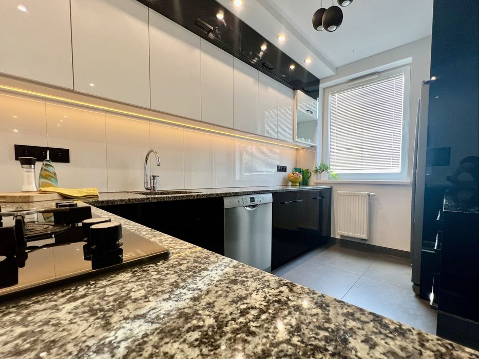 Gotowa kuchnia z granitowymi blatami