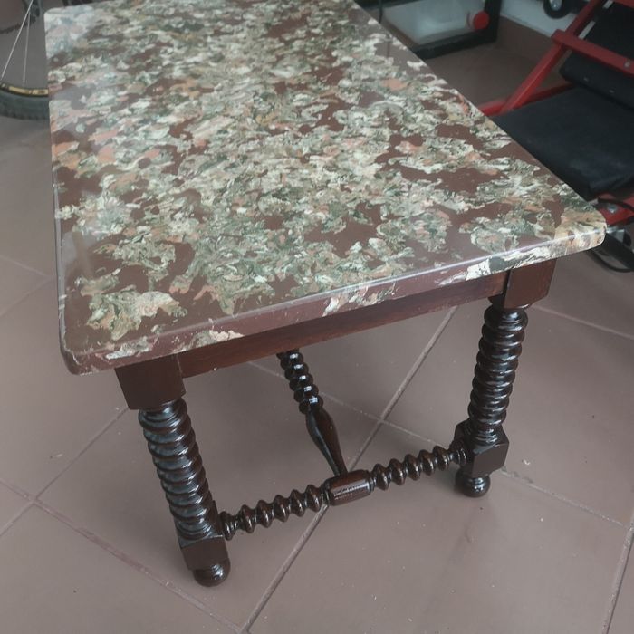 Mesa de sala em mármore