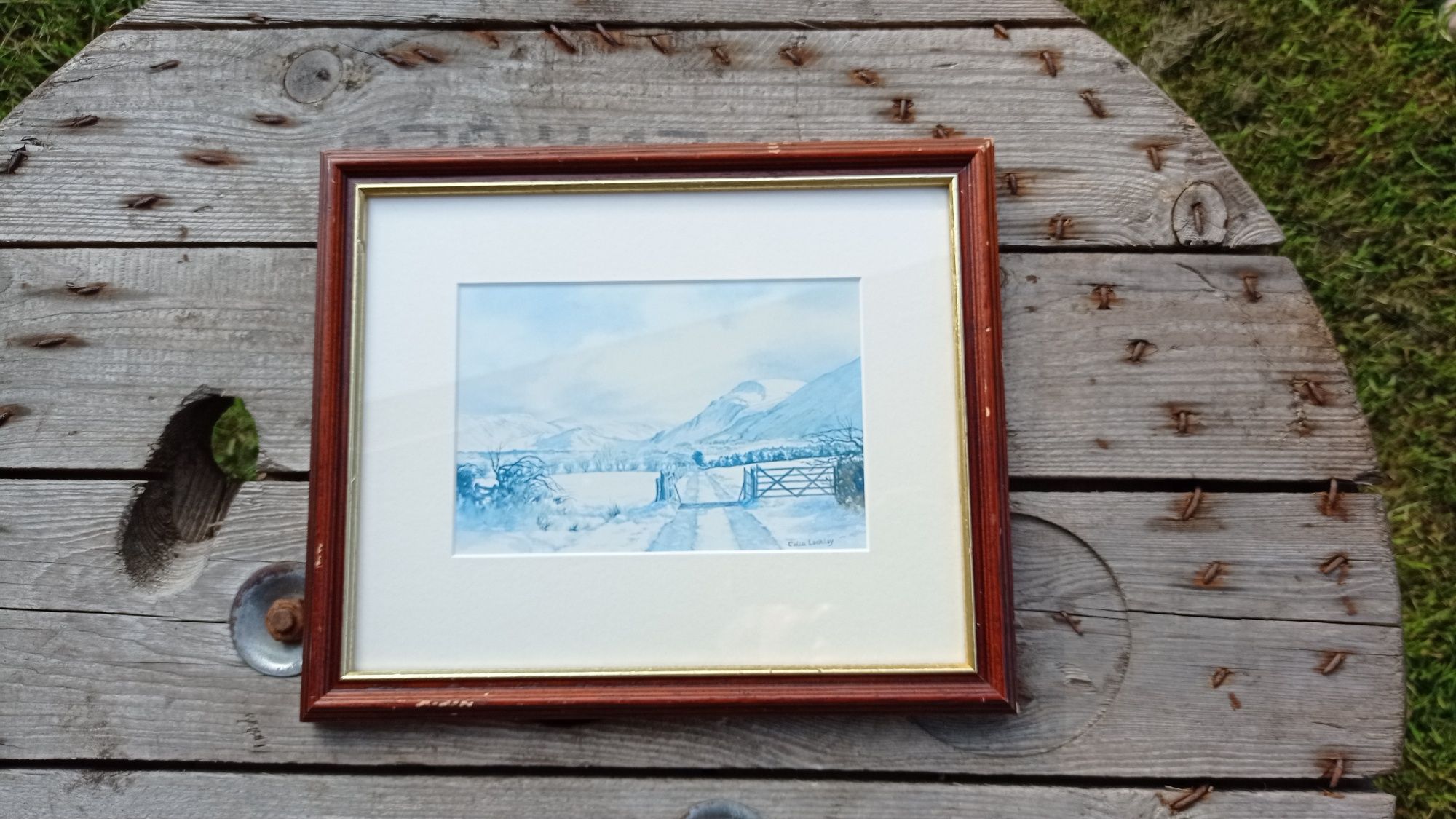 Obrazek sygnowany zima widok góry pejzaż w drewnianej ramie akwarela