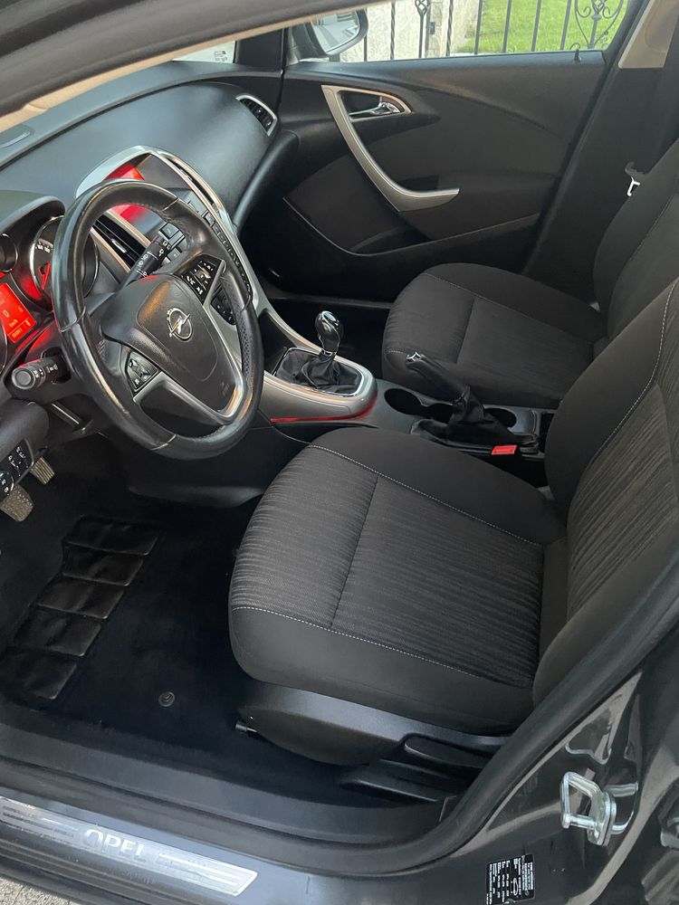 Astra J 2010 r 1.4 turbo 184 tys km
