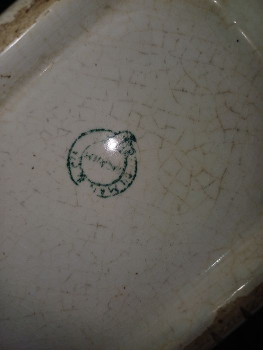 Terrina antiga com tampa