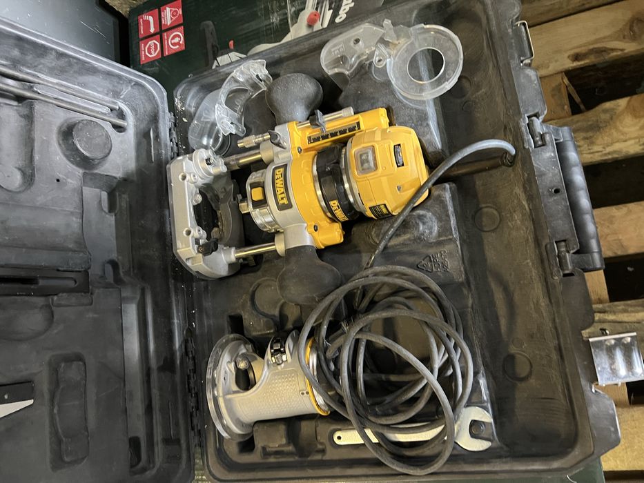 Фрезер DeWALT D26204