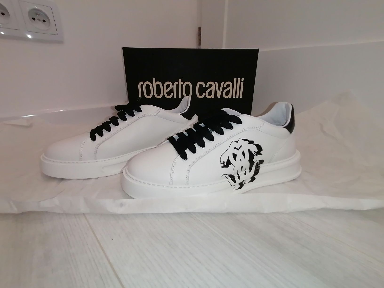 ROBERTO CAVALLI Męskie  SNEAKERS Blanco /NEGRO
20723 A r. 42 Skóra