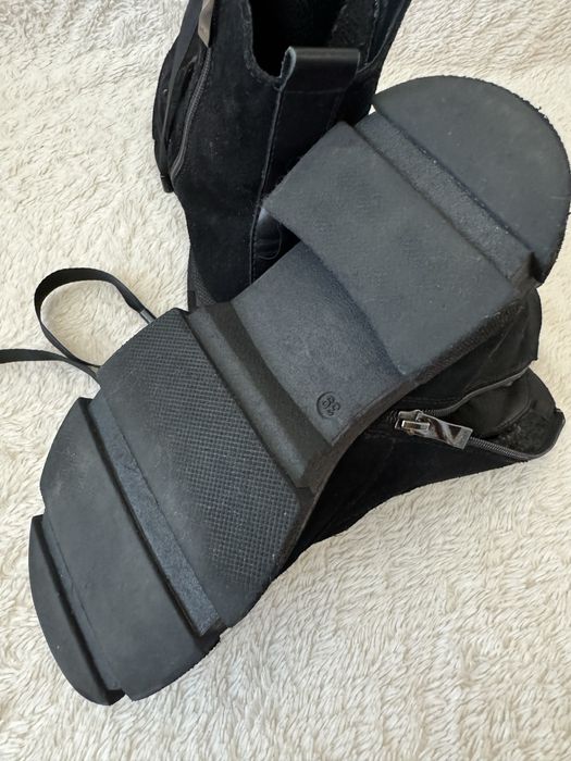 Продам женские зимние ботинки р 39