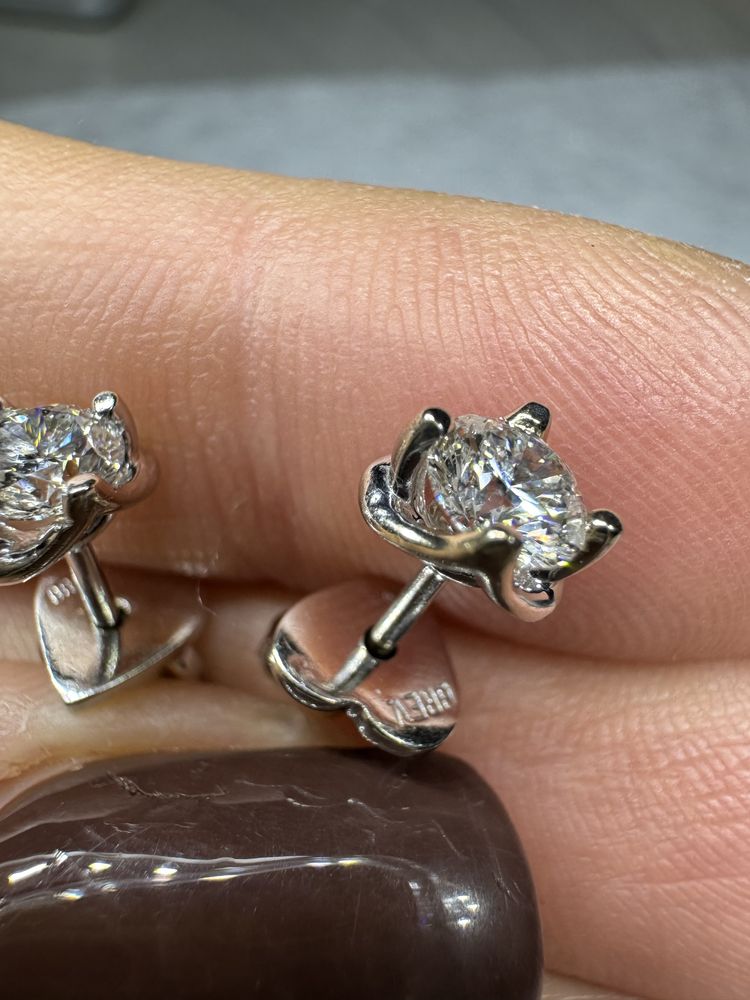 Золотые серьги 1 ct пусеты бренд Brev 750