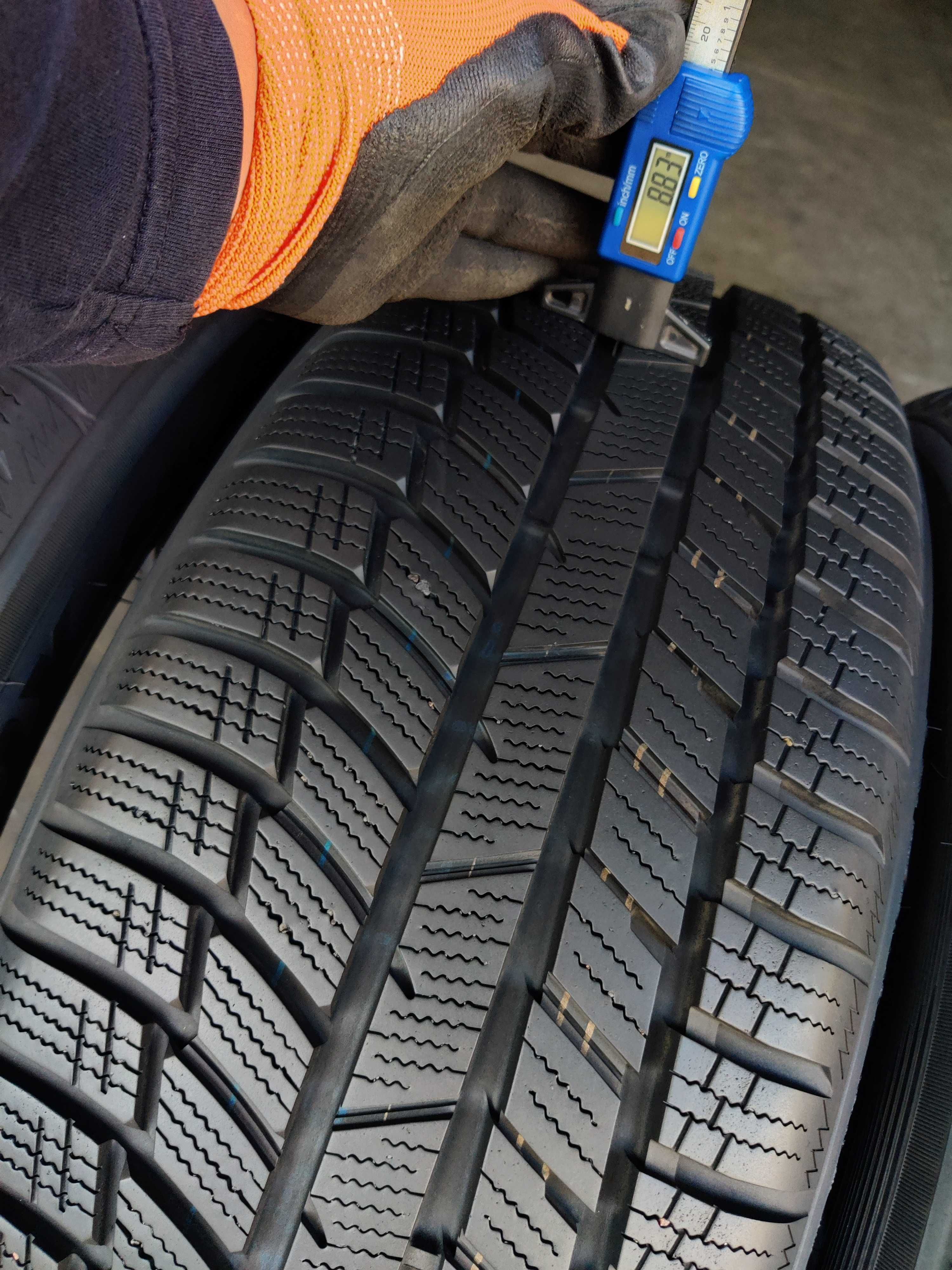 R20 235 55 всесезонні шини Toyo SnowProx S954 SUV
