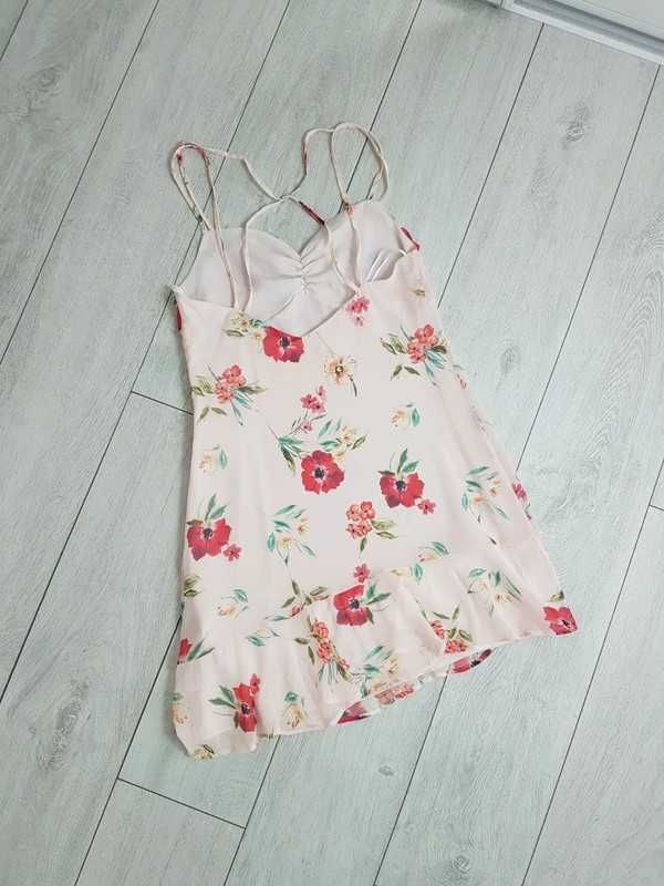 Bershka pudrowa sukienka w kwiaty asymetryczna krótka dopasowana 40 L