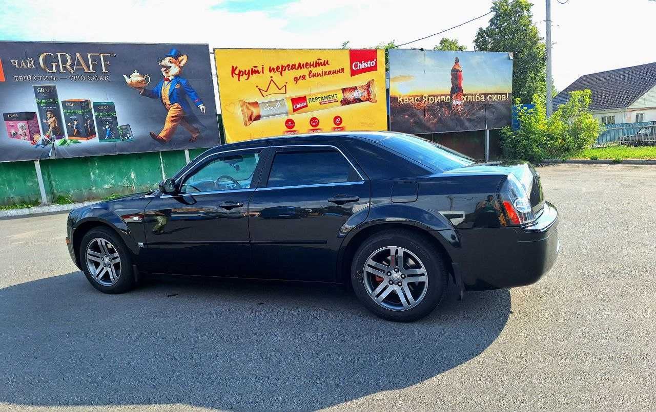 Автомобіль CHRYSLER 300C