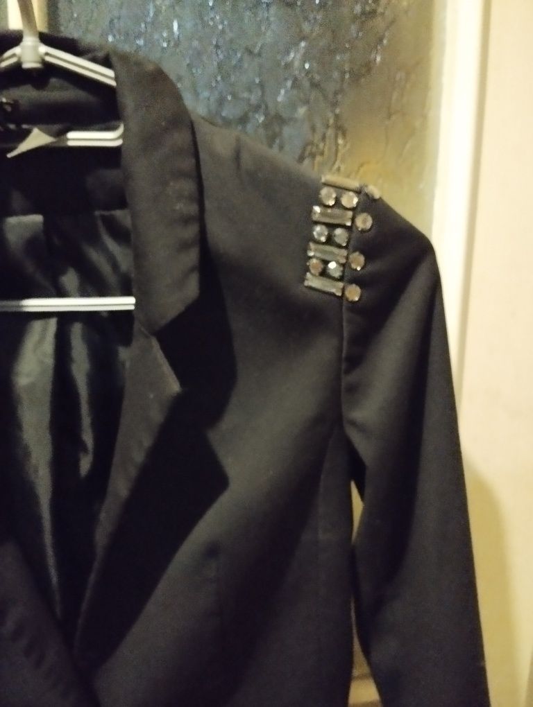 Пиджак чёрный со стразами
