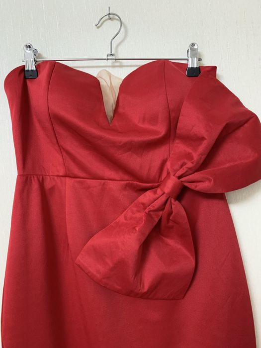 Нарядные красные платья