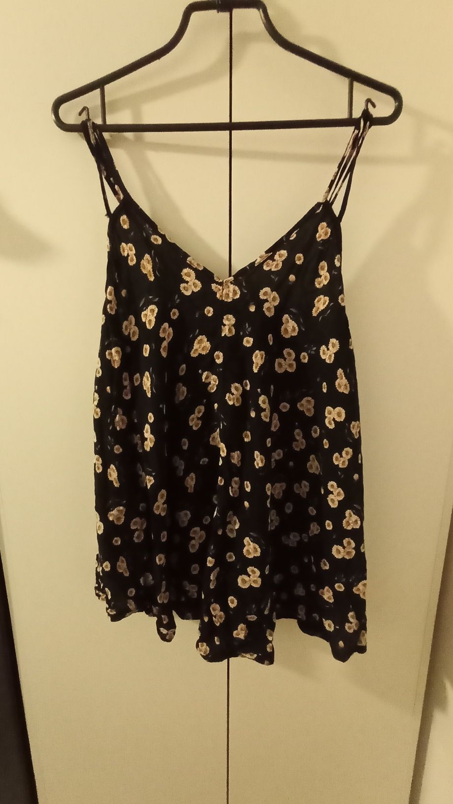 Letnia sukienka czarna na ramiączkach bawełna wiskoza Brandy Melville