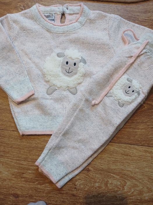 Костюм вязаний  .