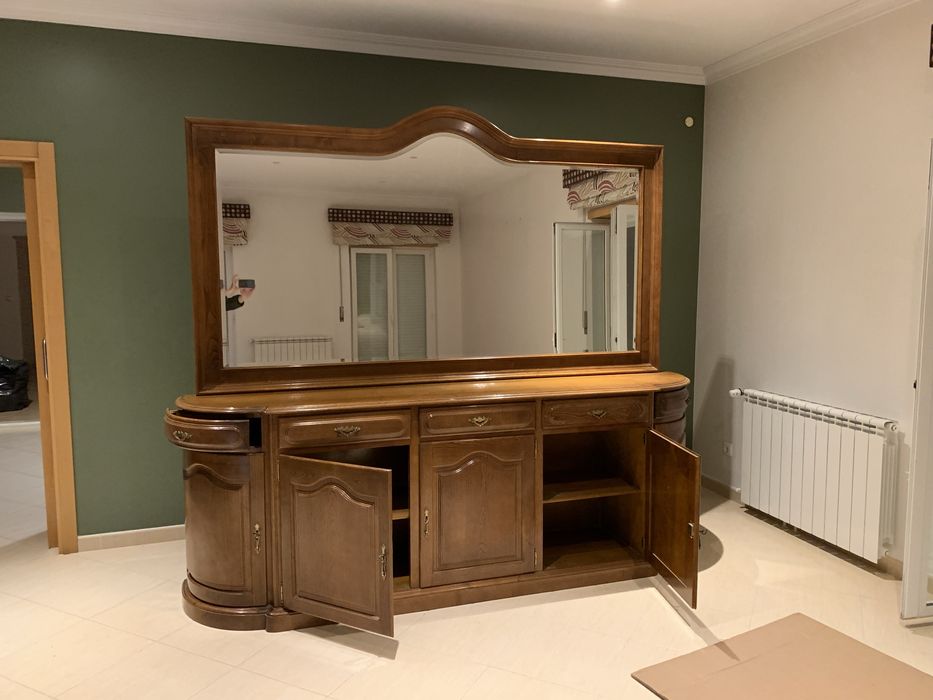 Aparador com espelho