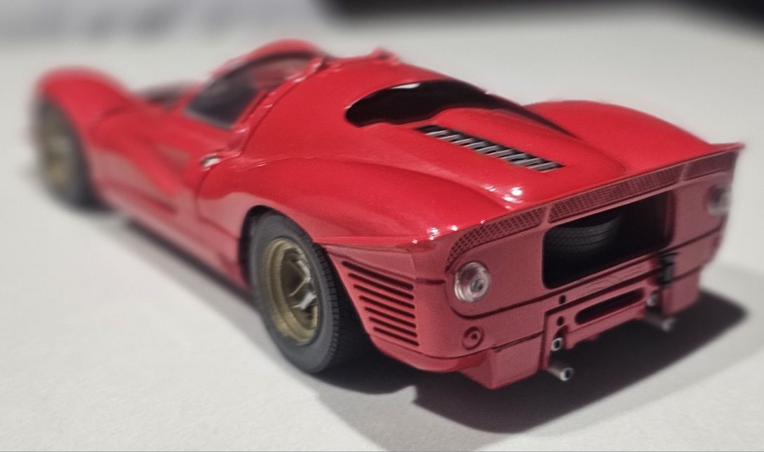 Ferrari 330 P4 w skali 1:18