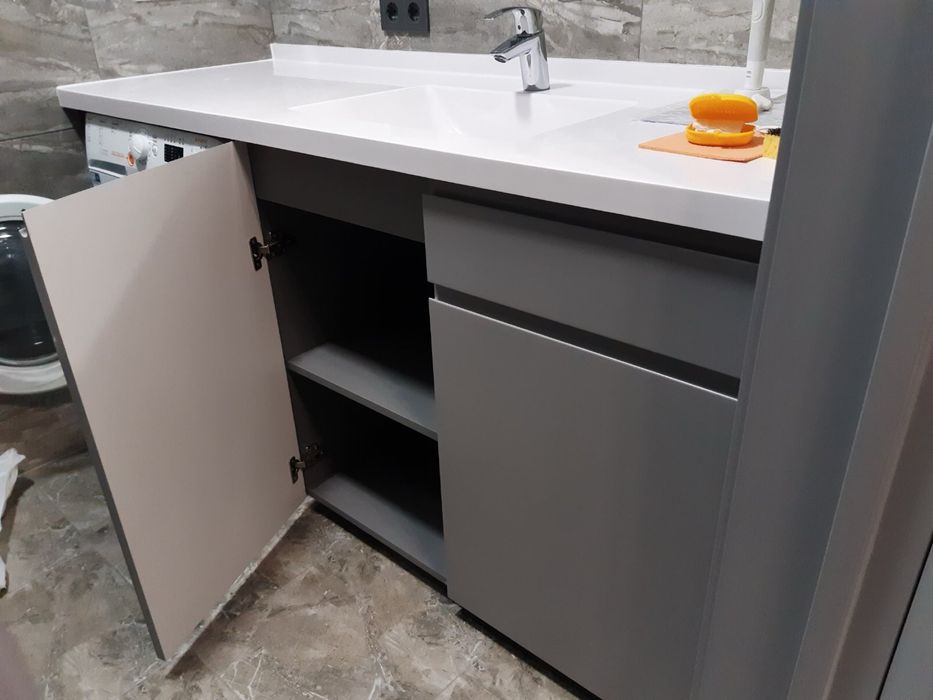 Стільниця з литим умивальником зі штучного каменю можна комплектом