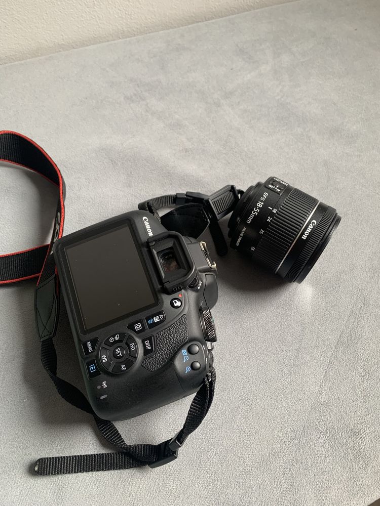 Lustrzanka Canon EOS 2000d + objektyw canon 18-55 mm +pokrowiec