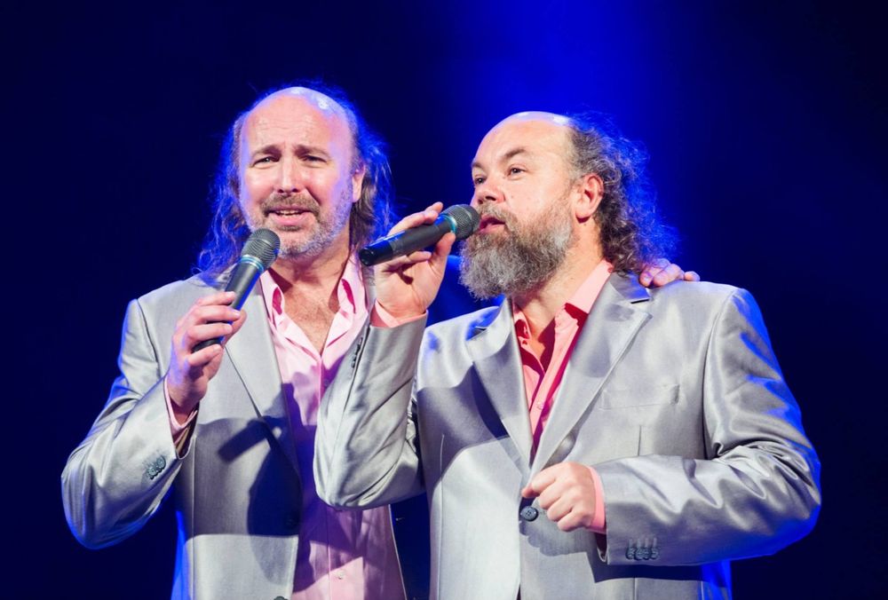 Вокал,  фортепиано, гитара ,сольфеджио и сочинения песен