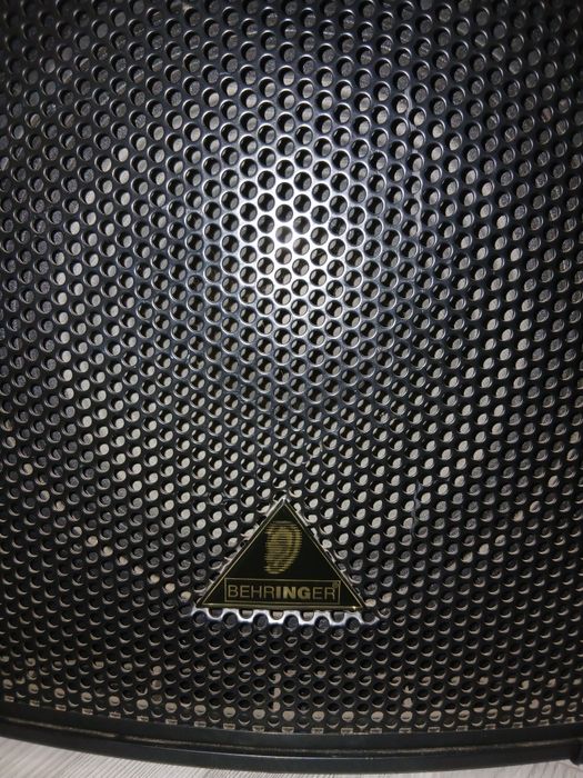 Продам  колонки BEHRINGER
